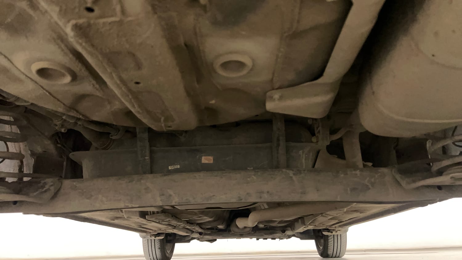 Used 2019 Hyundai Xcent SX (O)CRDi Diesel Manual extra REAR UNDERBODY VIEW (TAKEN FROM REAR)