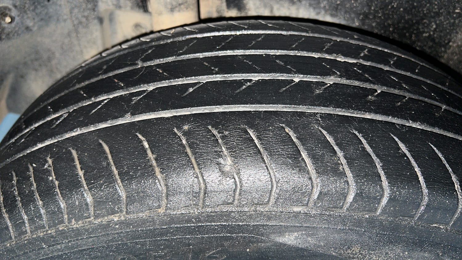 Used 2022 maruti-suzuki Vitara Brezza VXi Petrol Manual tyres RIGHT REAR TYRE TREAD VIEW