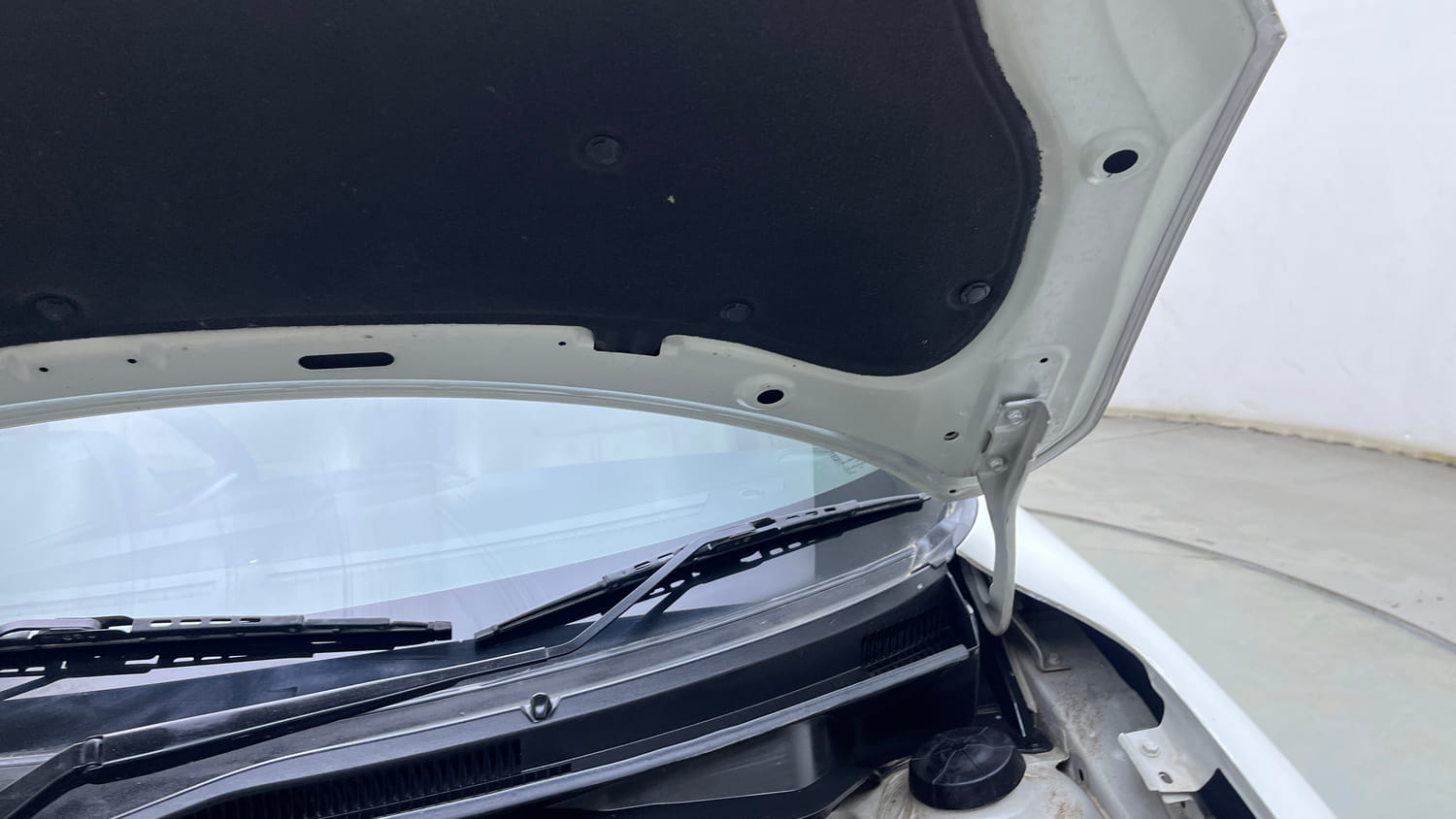 Used 2020 Maruti Suzuki Dzire VXi Petrol Manual engine ENGINE LEFT SIDE HINGE & APRON VIEW