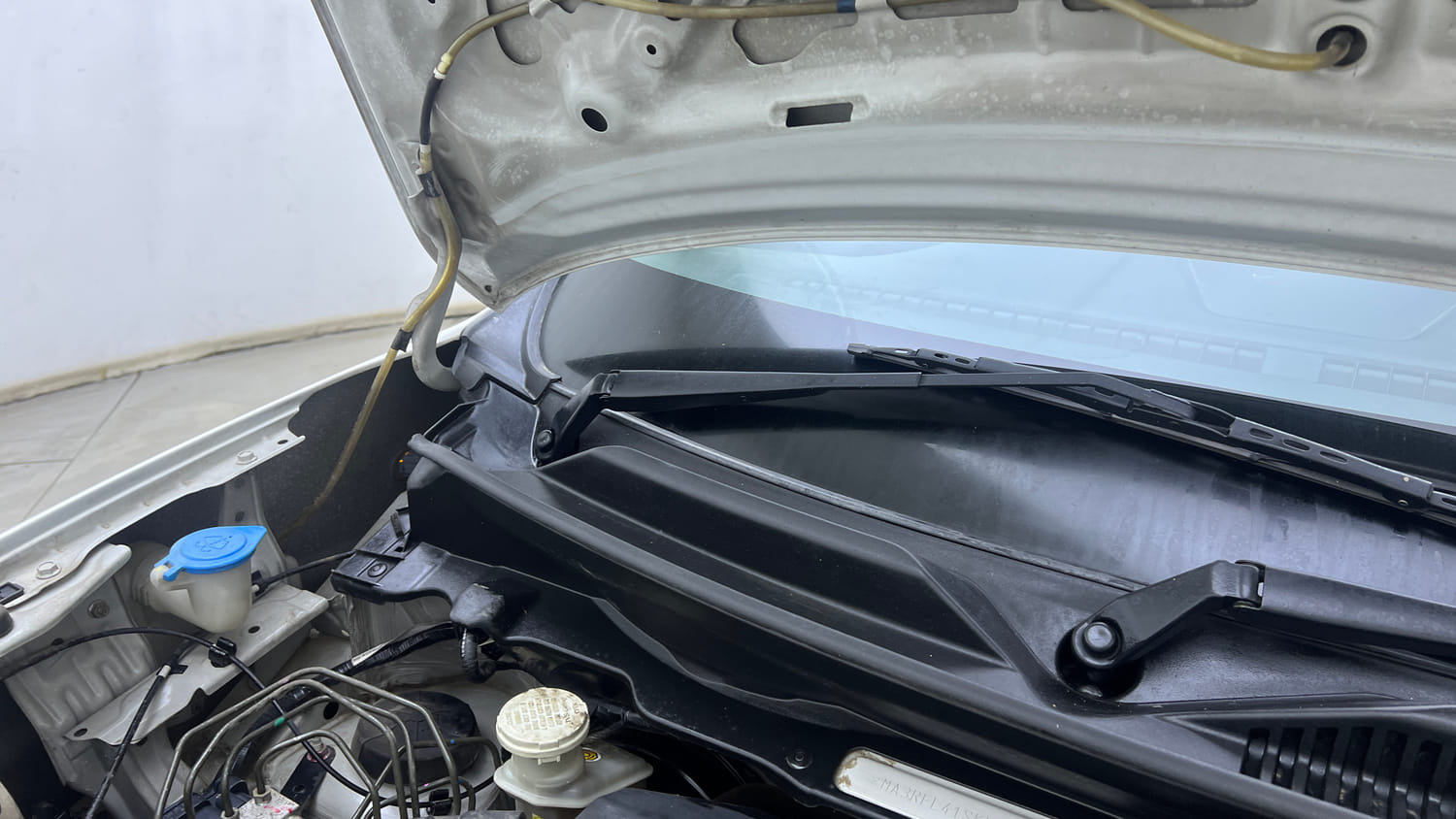 Used 2020 Maruti Suzuki S-Presso VXi Plus AMT Petrol Automatic engine ENGINE RIGHT SIDE HINGE & APRON VIEW