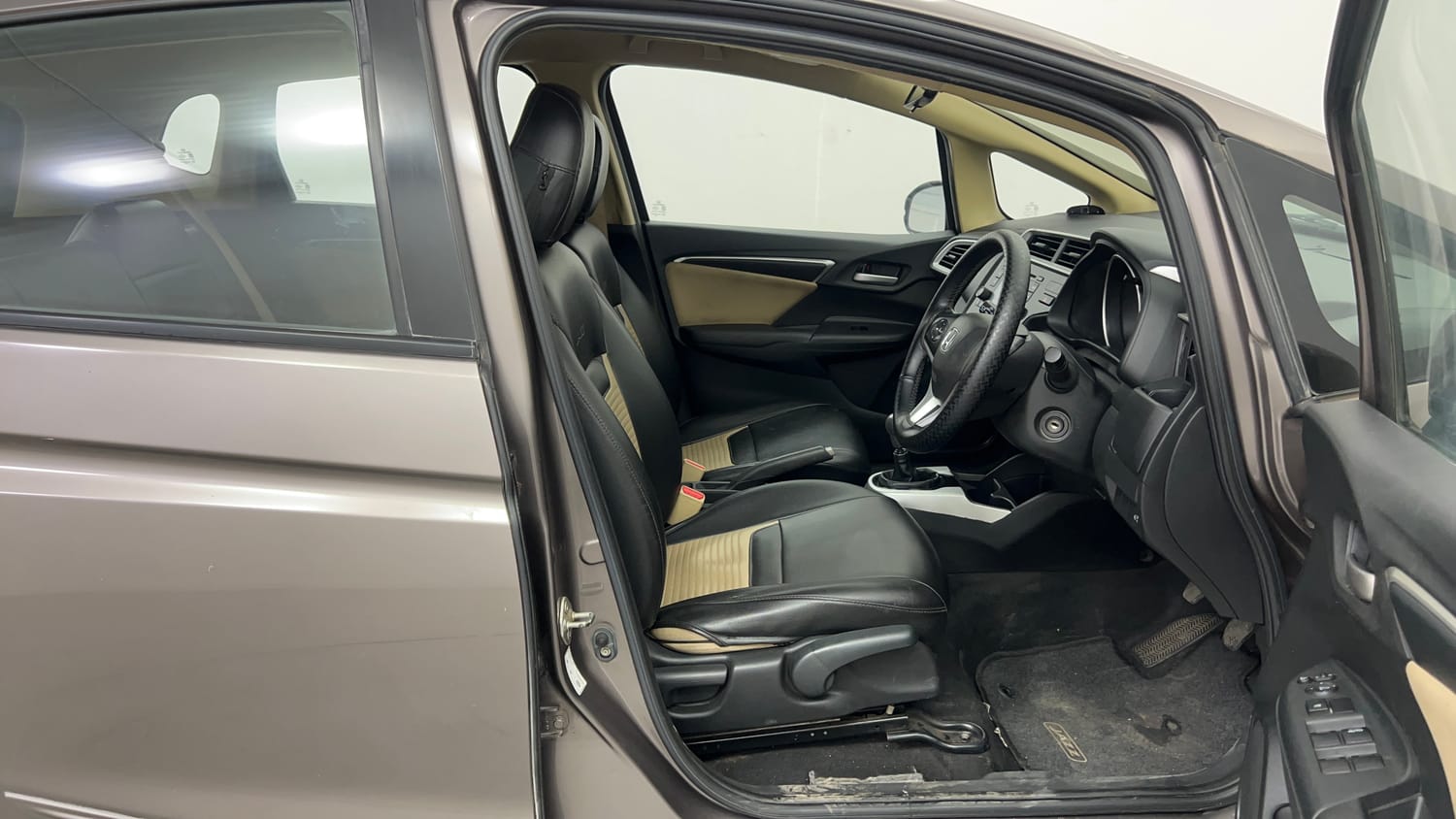 Used 2017 Honda Jazz V Petrol Petrol Manual interior RIGHT SIDE FRONT DOOR CABIN VIEW