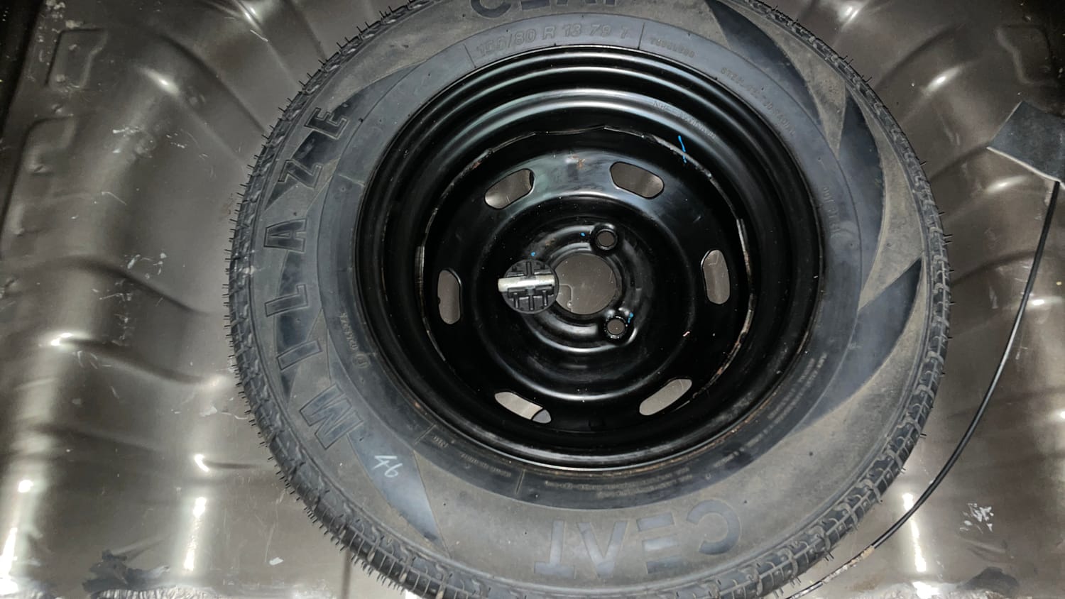 Used 2018 Renault Kwid 1.0 RXT AMT Petrol Automatic tyres SPARE TYRE VIEW
