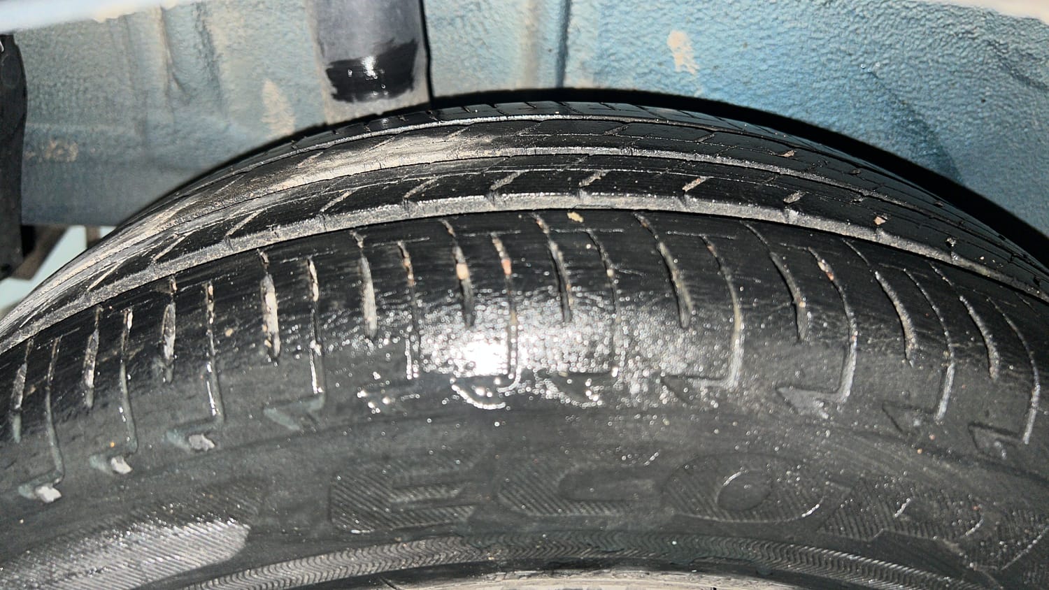 Used 2018 Maruti Suzuki Ignis [2017-2020] Zeta AMT Petrol Dual Tone Petrol Automatic tyres RIGHT REAR TYRE TREAD VIEW
