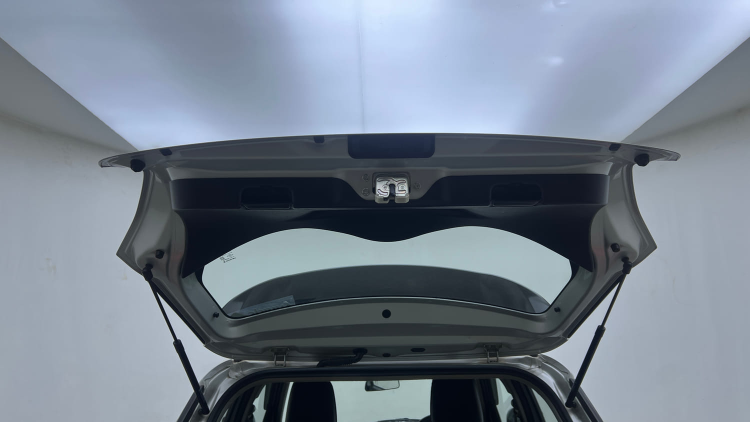 Used 2019 Maruti Suzuki Swift VDi Diesel Manual interior DICKY DOOR OPEN VIEW
