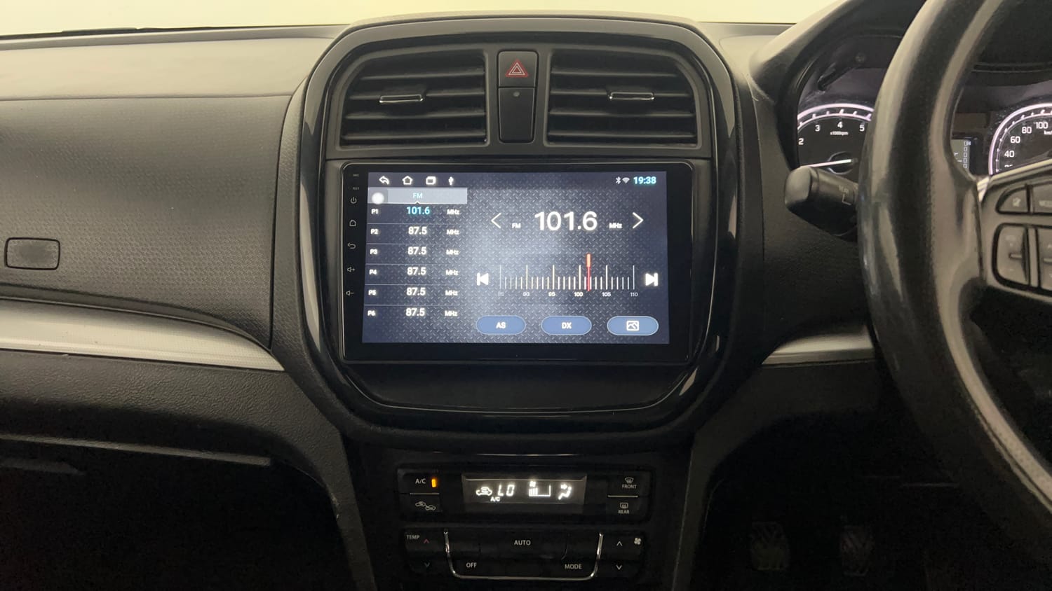 Used 2022 Maruti Suzuki Vitara Brezza [2020-2022] ZXI Plus Dual Tone Petrol Manual interior MUSIC SYSTEM & AC CONTROL VIEW