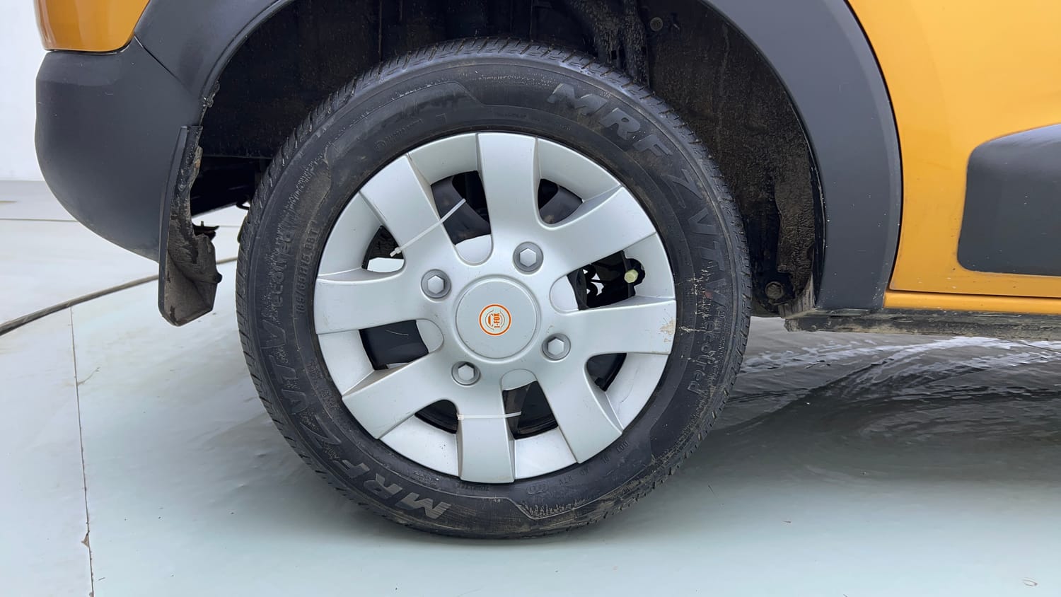 Used 2020 Renault Triber RXZ EASY-R AMT Petrol Automatic tyres RIGHT REAR TYRE RIM VIEW