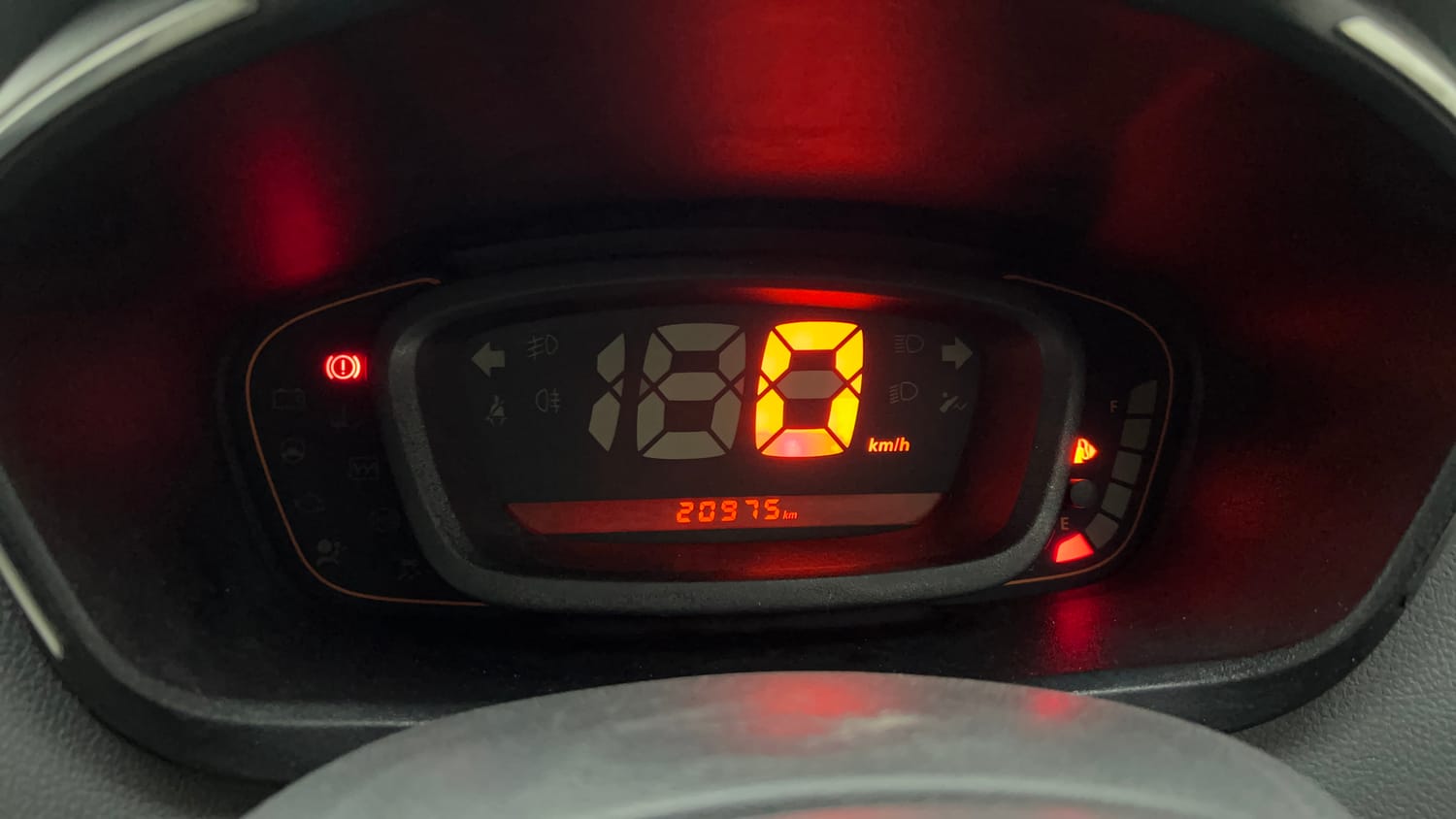 Used 2016 Renault Kwid RXT Petrol Manual interior CLUSTERMETER VIEW
