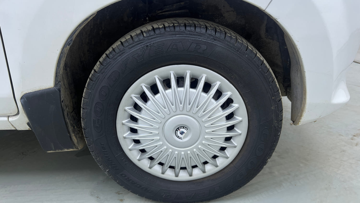 Used 2014 Maruti Suzuki Alto 800 Lxi Petrol Manual tyres RIGHT FRONT TYRE RIM VIEW
