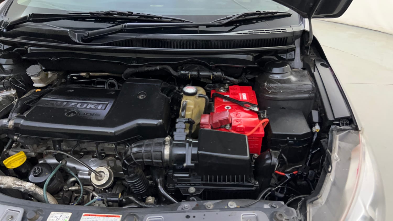 Used 2017 Maruti Suzuki Ciaz Zeta 1.3 Hybrid Diesel Manual engine ENGINE LEFT SIDE HINGE & APRON VIEW