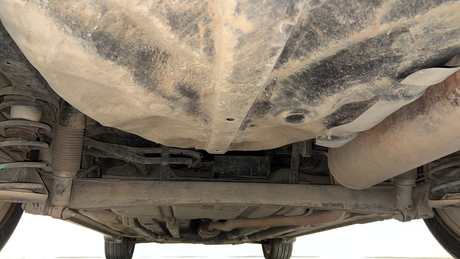 Used 2015 Hyundai Fluidic Verna 4S 1.6 VTVT SX Petrol Manual extra REAR UNDERBODY VIEW (TAKEN FROM REAR)