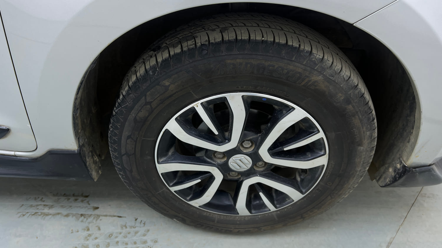 Used 2019 Maruti Suzuki Swift VDi Diesel Manual tyres RIGHT FRONT TYRE RIM VIEW