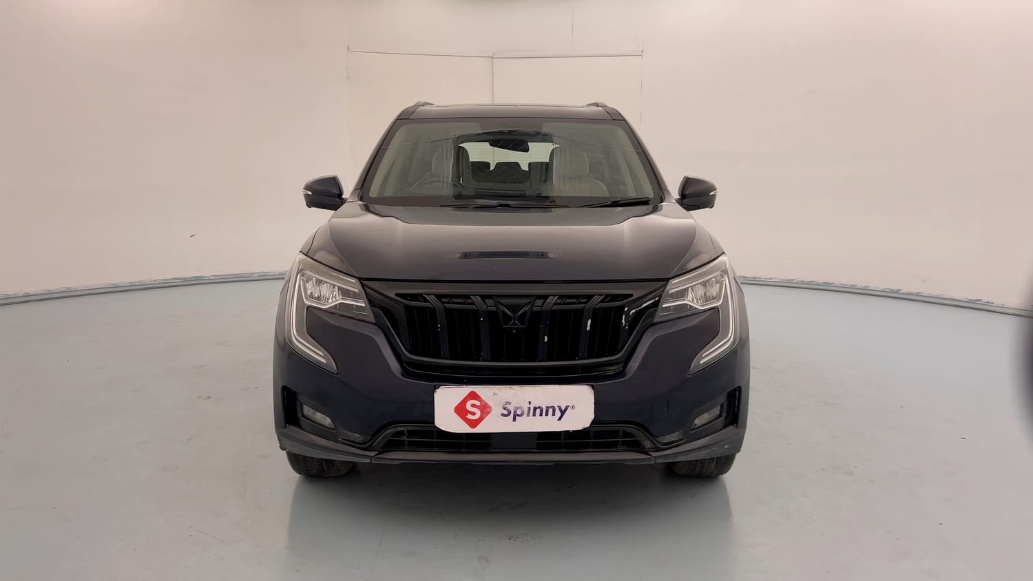 Used 2021 Mahindra XUV700 AX 7 Petrol AT Luxury Pack 7 STR Petrol Automatic exterior FRONT VIEW