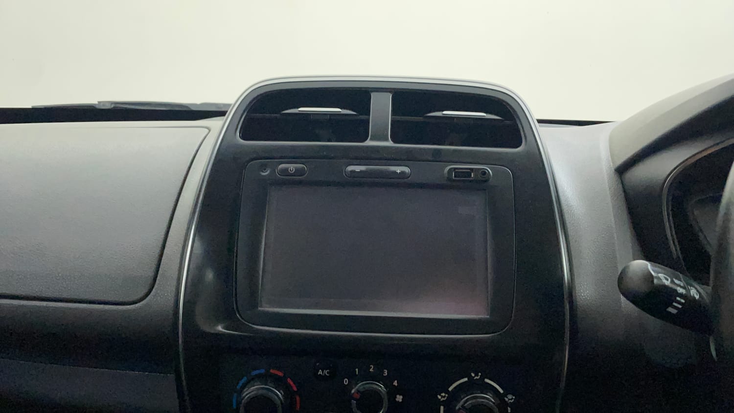 Used 2018 Renault Kwid 1.0 RXT AMT Petrol Automatic top_features Touch screen infotainment system