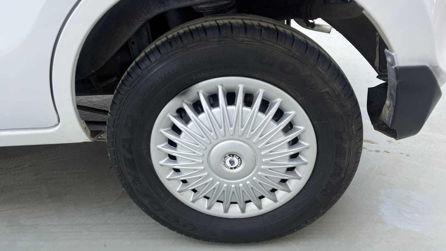 Used 2014 Maruti Suzuki Alto 800 Lxi Petrol Manual tyres LEFT REAR TYRE RIM VIEW