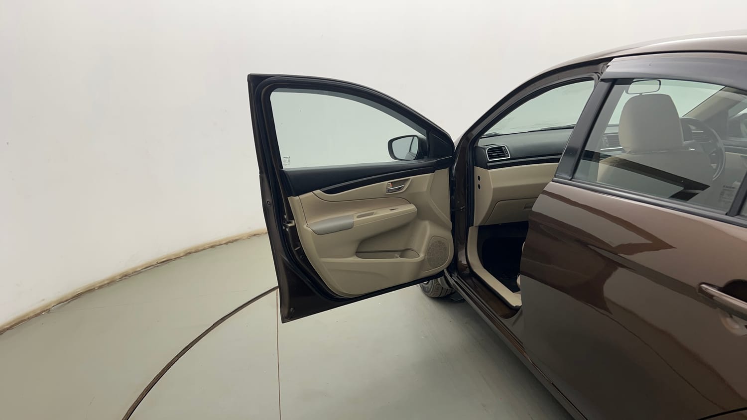 Used 2018 Maruti Suzuki Ciaz Delta 1.4 MT Petrol Manual interior LEFT FRONT DOOR OPEN VIEW