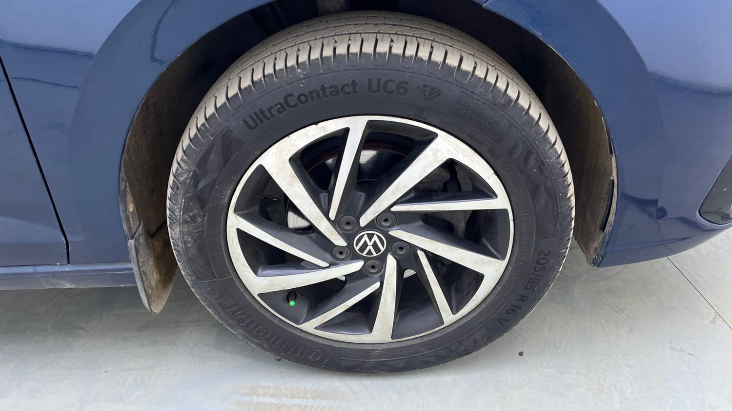 Used 2023 Volkswagen Virtus Topline 1.0 TSI AT Petrol Automatic tyres RIGHT FRONT TYRE RIM VIEW