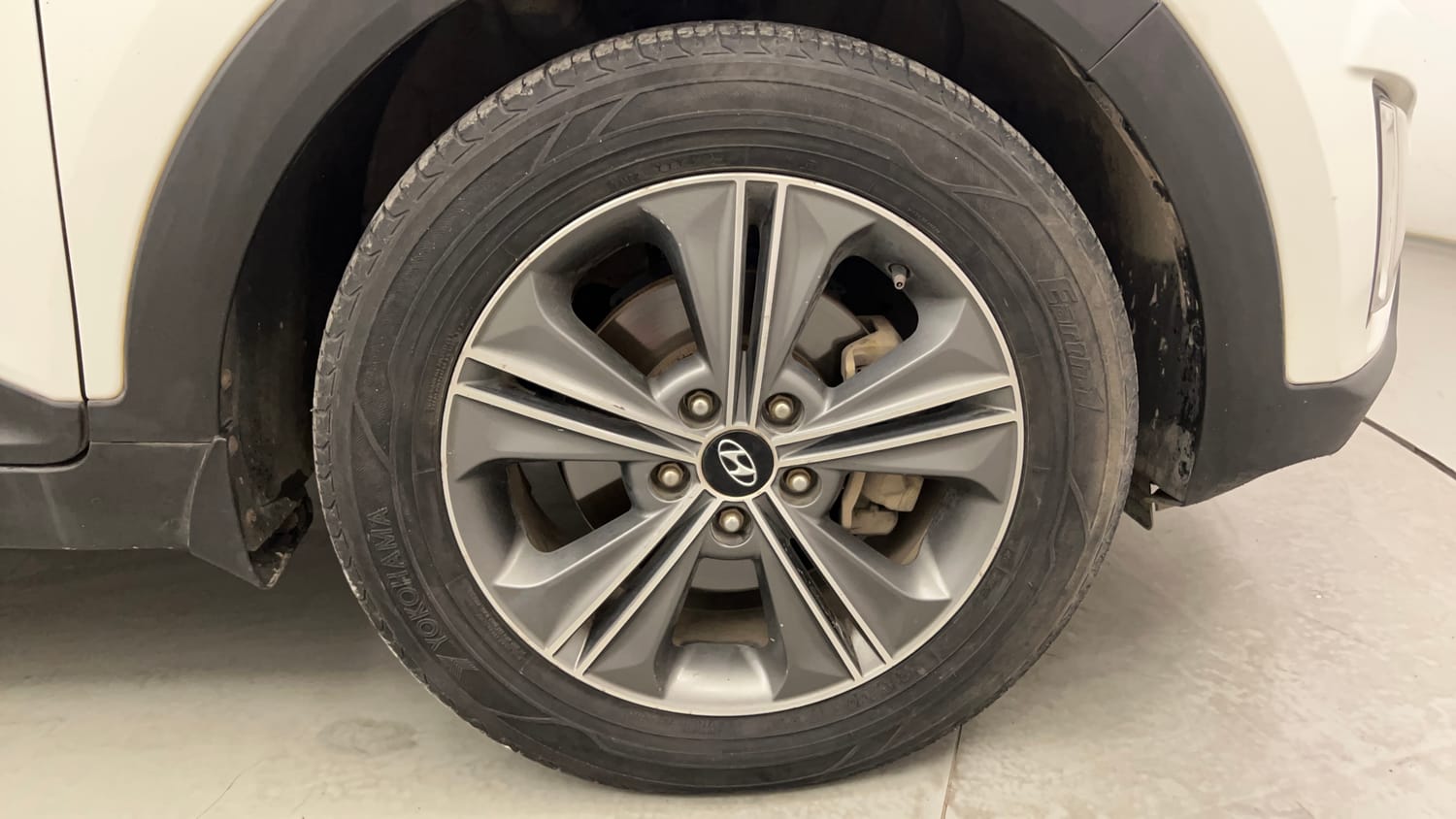 Used 2016 Hyundai Creta 1.6 SX Plus AT Diesel Automatic tyres RIGHT FRONT TYRE RIM VIEW