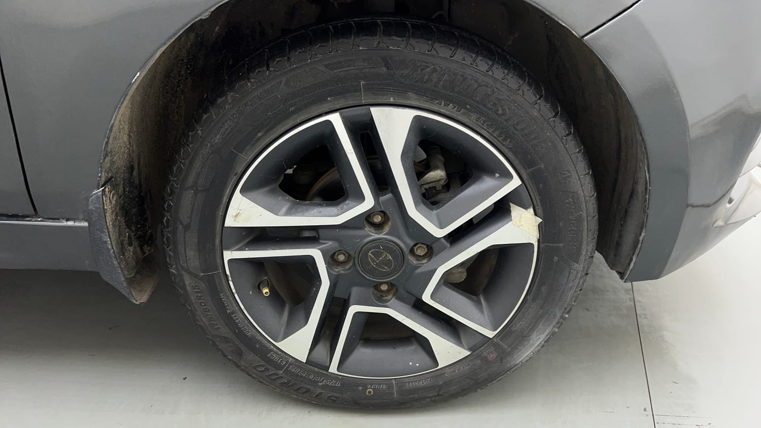 Used 2021 Tata Tiago XZ Plus Petrol Manual tyres RIGHT FRONT TYRE RIM VIEW