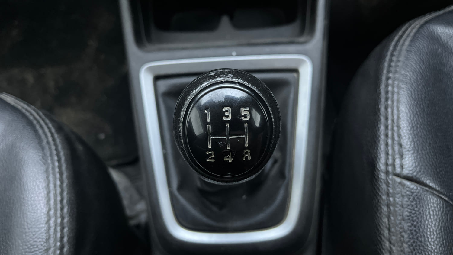 Used 2024 Maruti Suzuki Swift VXi Petrol Manual interior GEAR  KNOB VIEW