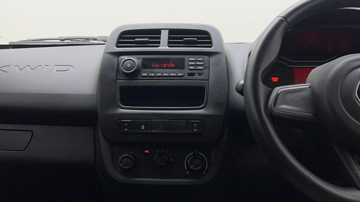 Used 2021 Renault Kwid RXL 1.0 MT Petrol Manual interior MUSIC SYSTEM & AC CONTROL VIEW