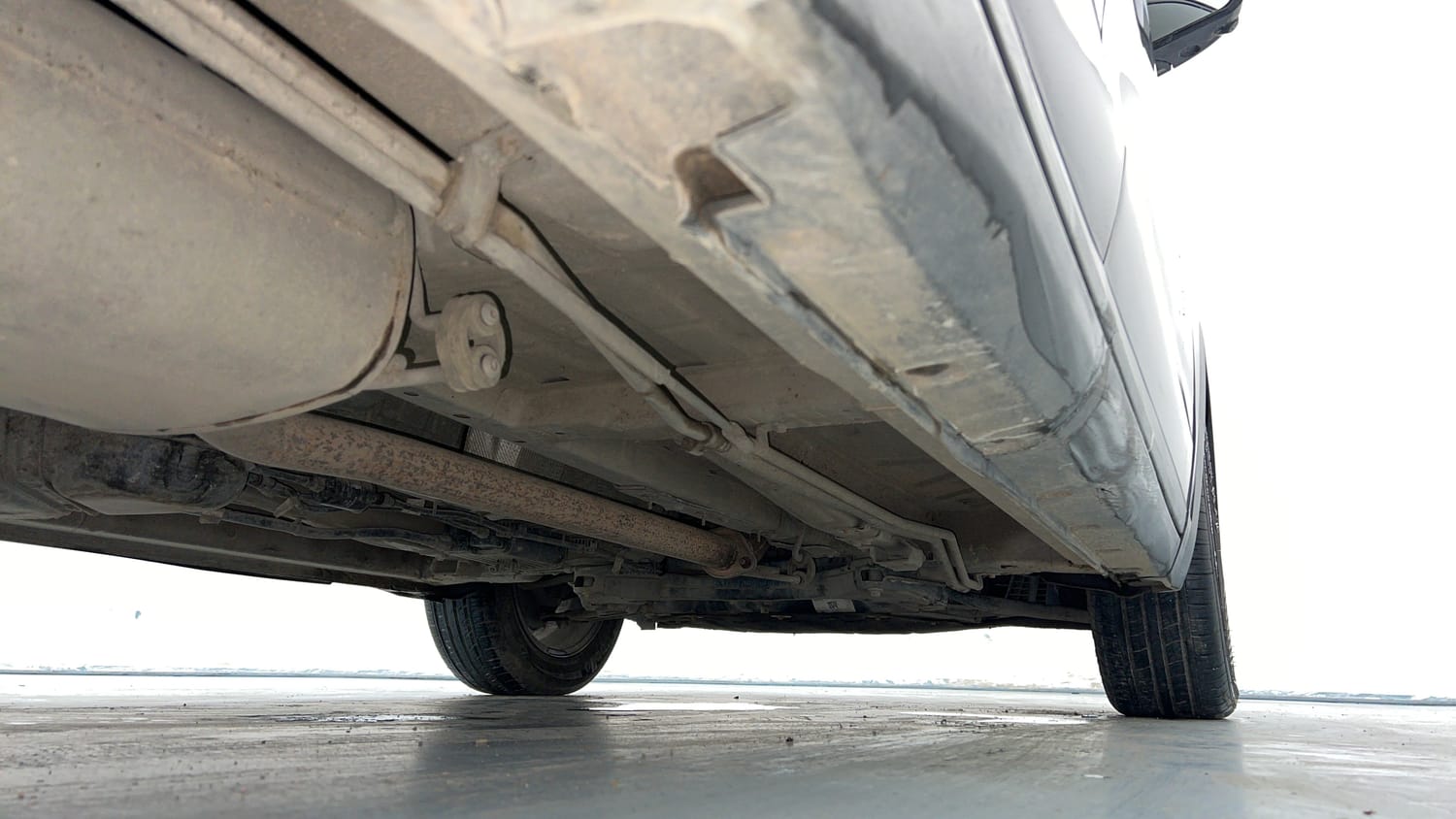 Used 2021 Mahindra XUV700 AX 7 Petrol AT Luxury Pack 7 STR Petrol Automatic extra REAR RIGHT UNDERBODY VIEW