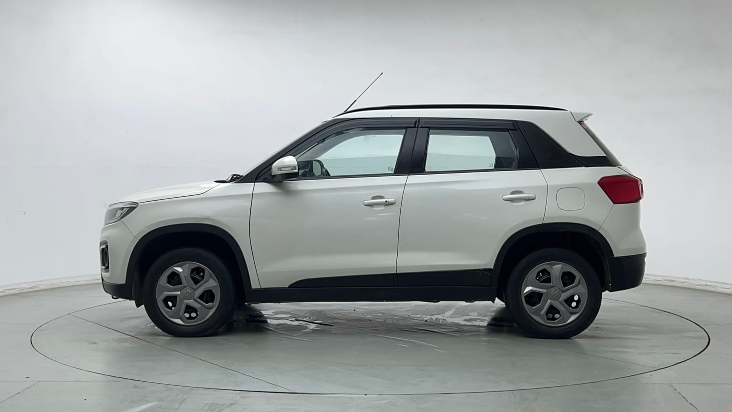 Used 2022 maruti-suzuki Vitara Brezza VXi Petrol Manual exterior LEFT SIDE VIEW