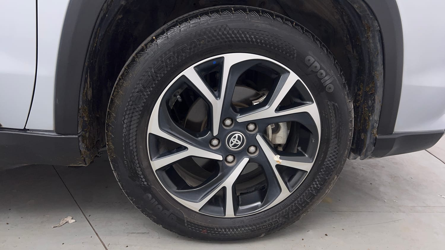 Used 2024 Toyota Urban Cruiser Hyryder G Hybrid Hybrid Automatic tyres RIGHT FRONT TYRE RIM VIEW