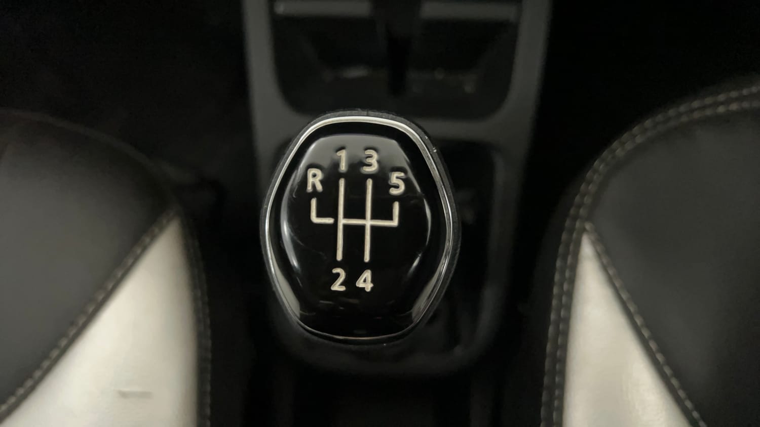 Used 2024 Renault Kwid RXT 1.0 Petrol Manual interior GEAR  KNOB VIEW