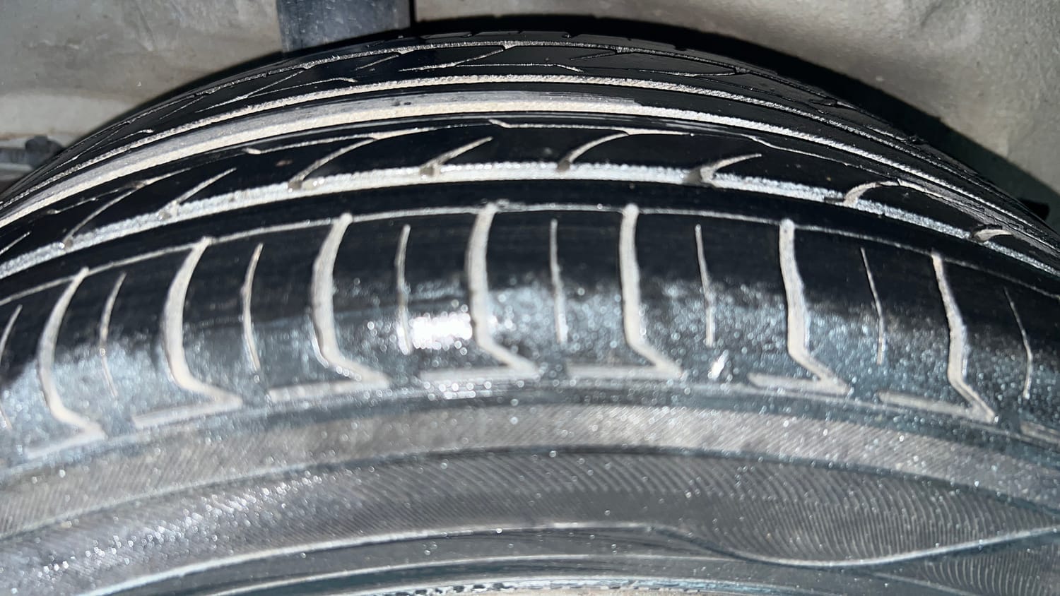 Used 2015 Honda City V Petrol Manual tyres RIGHT REAR TYRE TREAD VIEW
