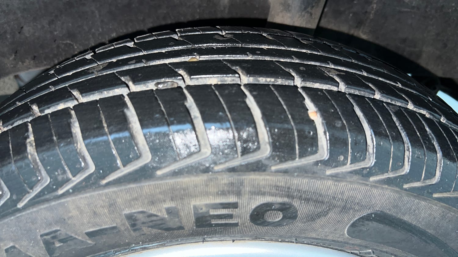 Used 2016 Renault Kwid RXT Petrol Manual tyres LEFT REAR TYRE TREAD VIEW
