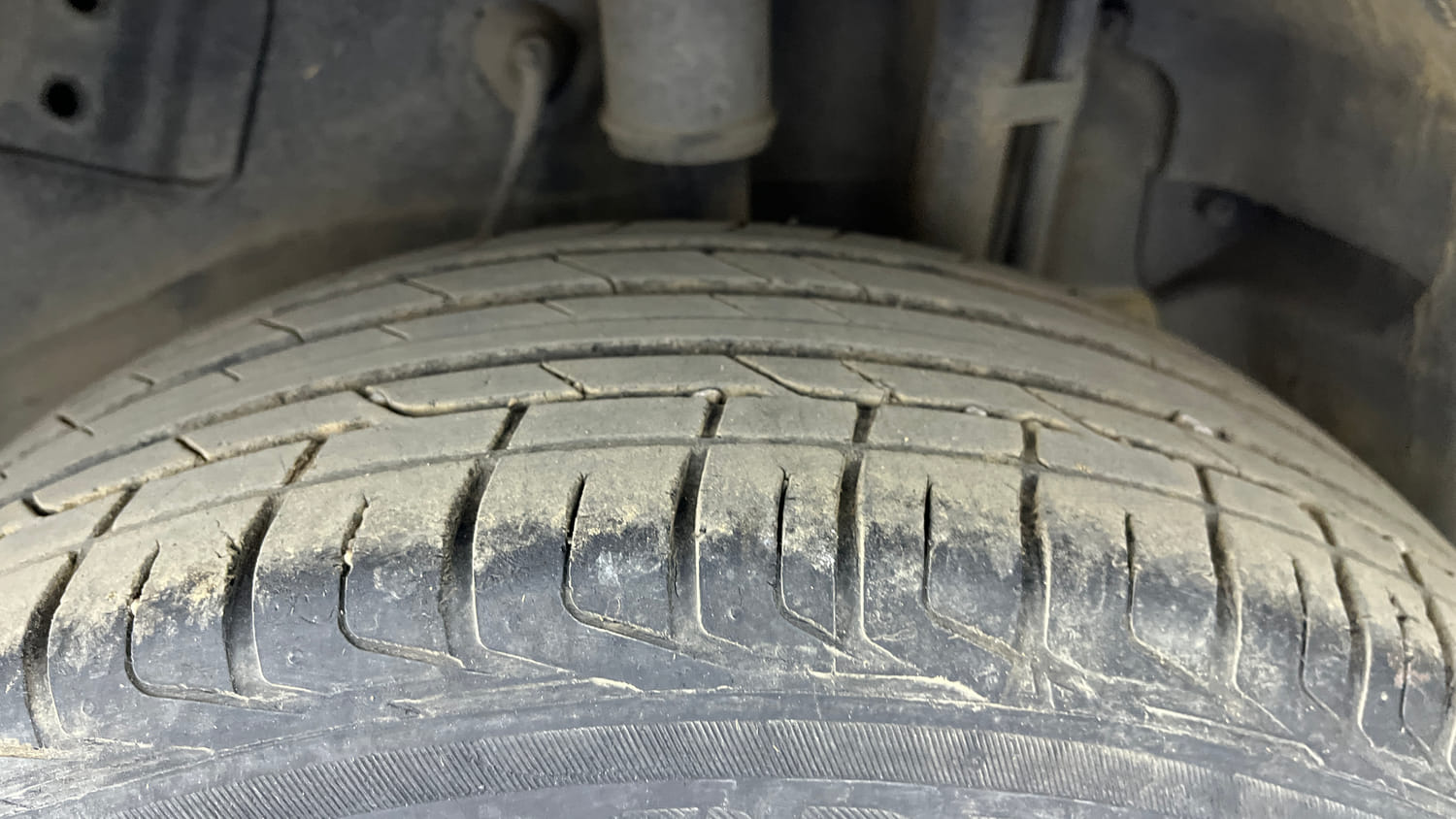 Used 2023 Tata Nexon XZA Plus Petrol Automatic tyres LEFT REAR TYRE TREAD VIEW