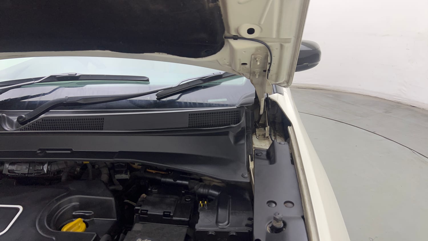 Used 2018 Jeep Compass Longitude (O) 2.0 Diesel Diesel Manual engine ENGINE LEFT SIDE HINGE & APRON VIEW
