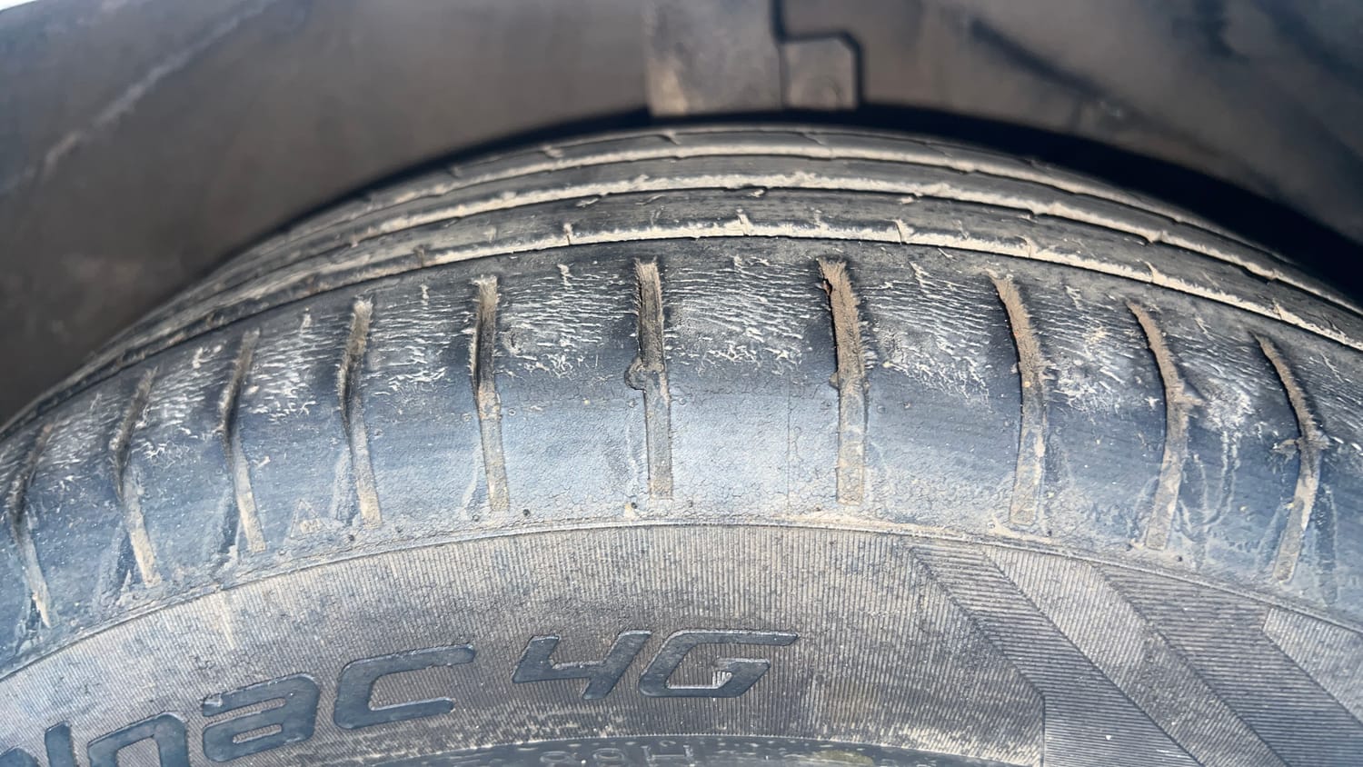 Used 2018 Maruti Suzuki Swift ZXi AMT Petrol Automatic tyres RIGHT FRONT TYRE TREAD VIEW
