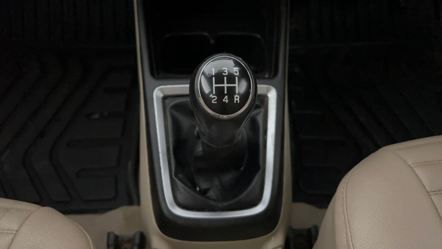 Used 2018 Maruti Suzuki Dzire ZXi Plus Petrol Manual interior GEAR  KNOB VIEW