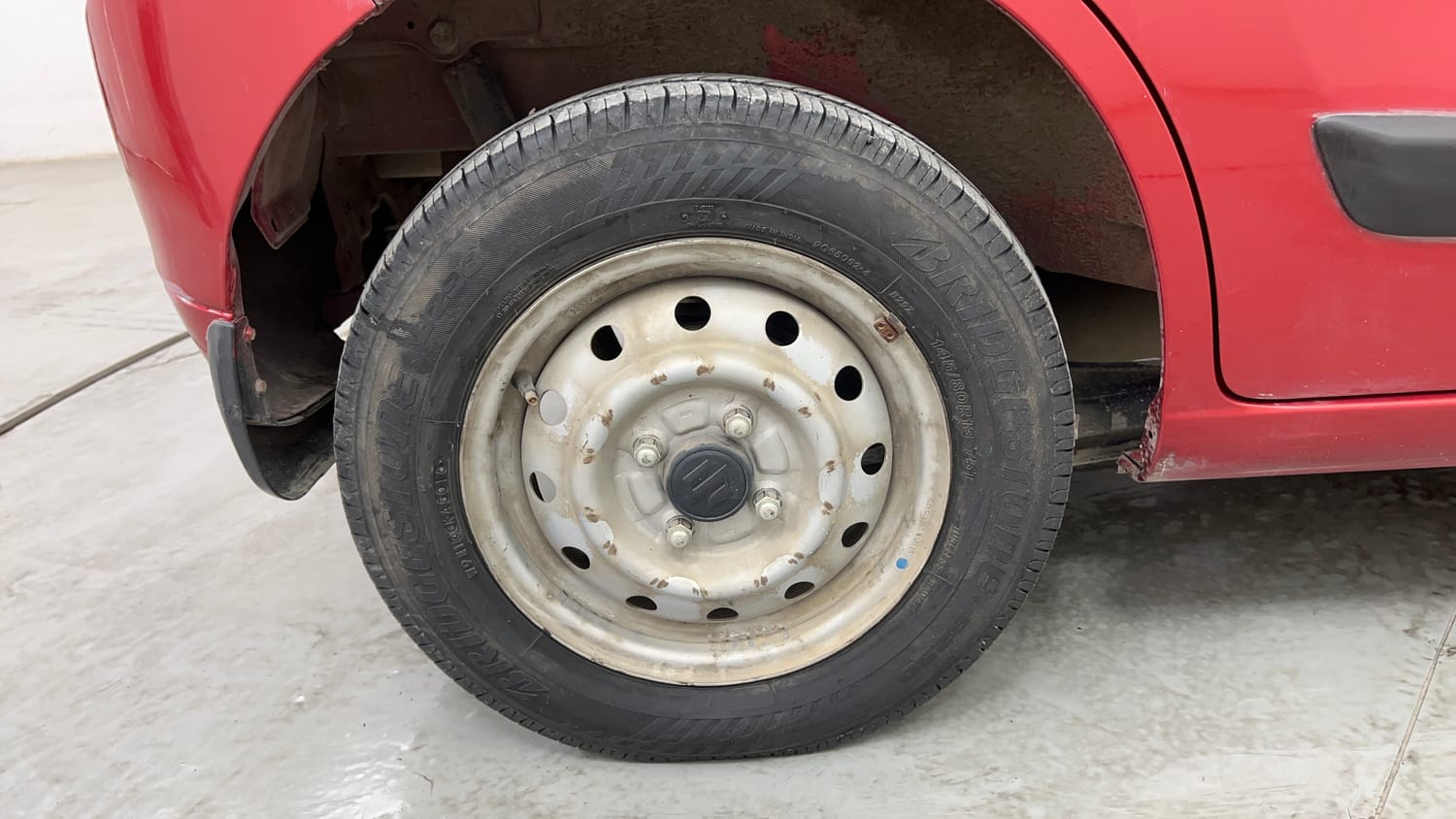 Used 2014 Maruti Suzuki Wagon R LXI CNG Cng Manual tyres RIGHT REAR TYRE RIM VIEW