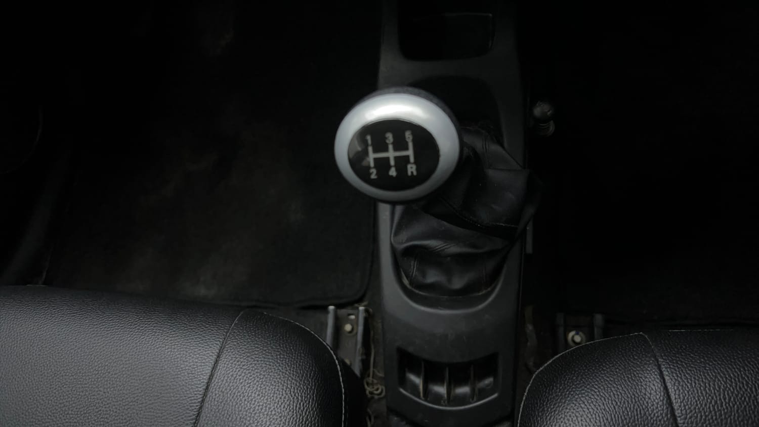 Used 2015 Maruti Suzuki Wagon R LXI Petrol Manual interior GEAR  KNOB VIEW