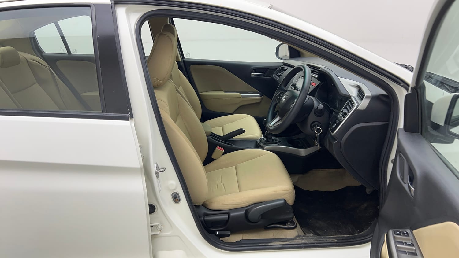 Used 2015 Honda City V Petrol Manual interior RIGHT SIDE FRONT DOOR CABIN VIEW