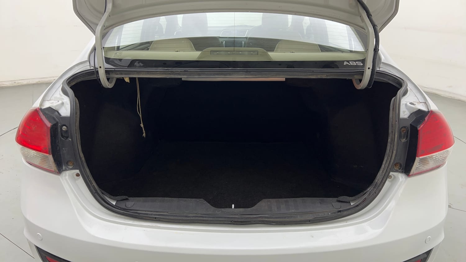 Used 2015 Maruti Suzuki Ciaz ZXI+ Petrol Manual interior DICKY INSIDE VIEW