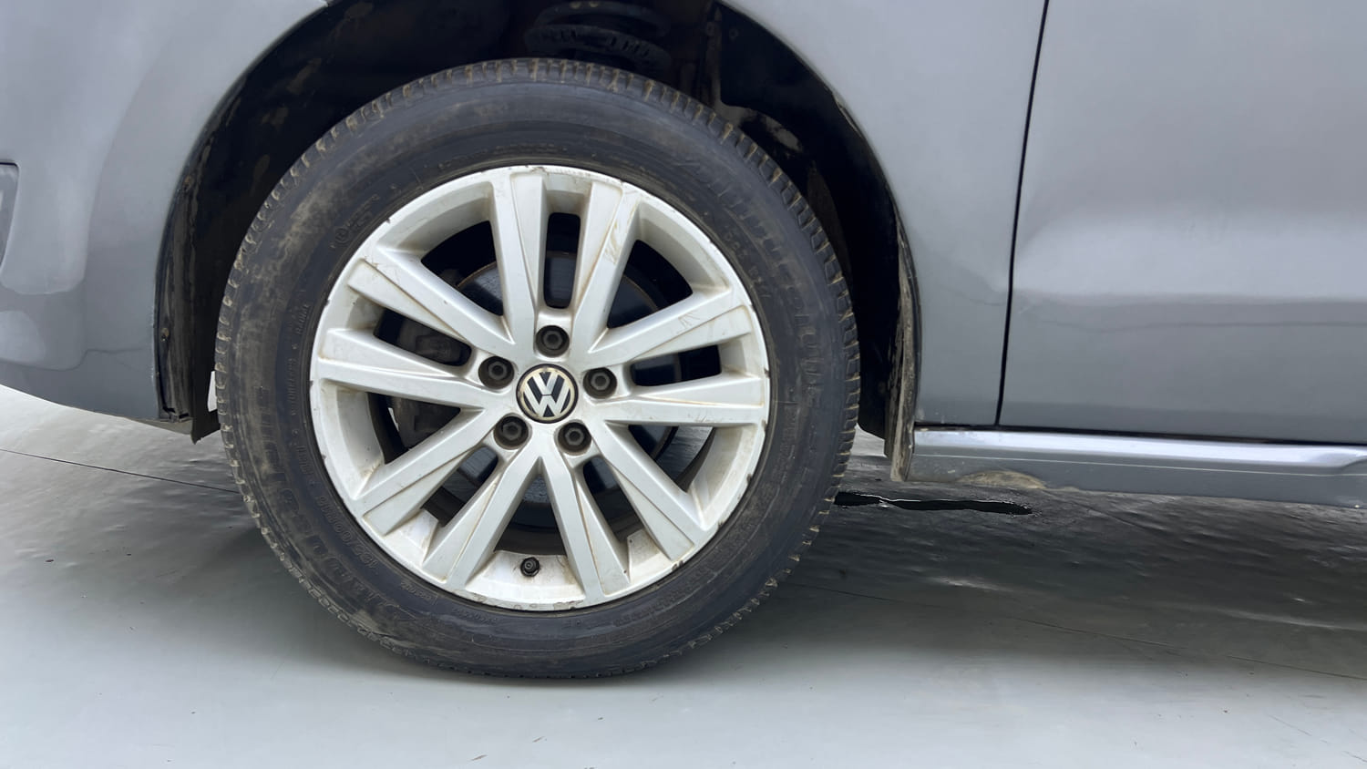 Used 2013 Volkswagen Polo Highline1.2L (P) Petrol Manual tyres LEFT FRONT TYRE RIM VIEW