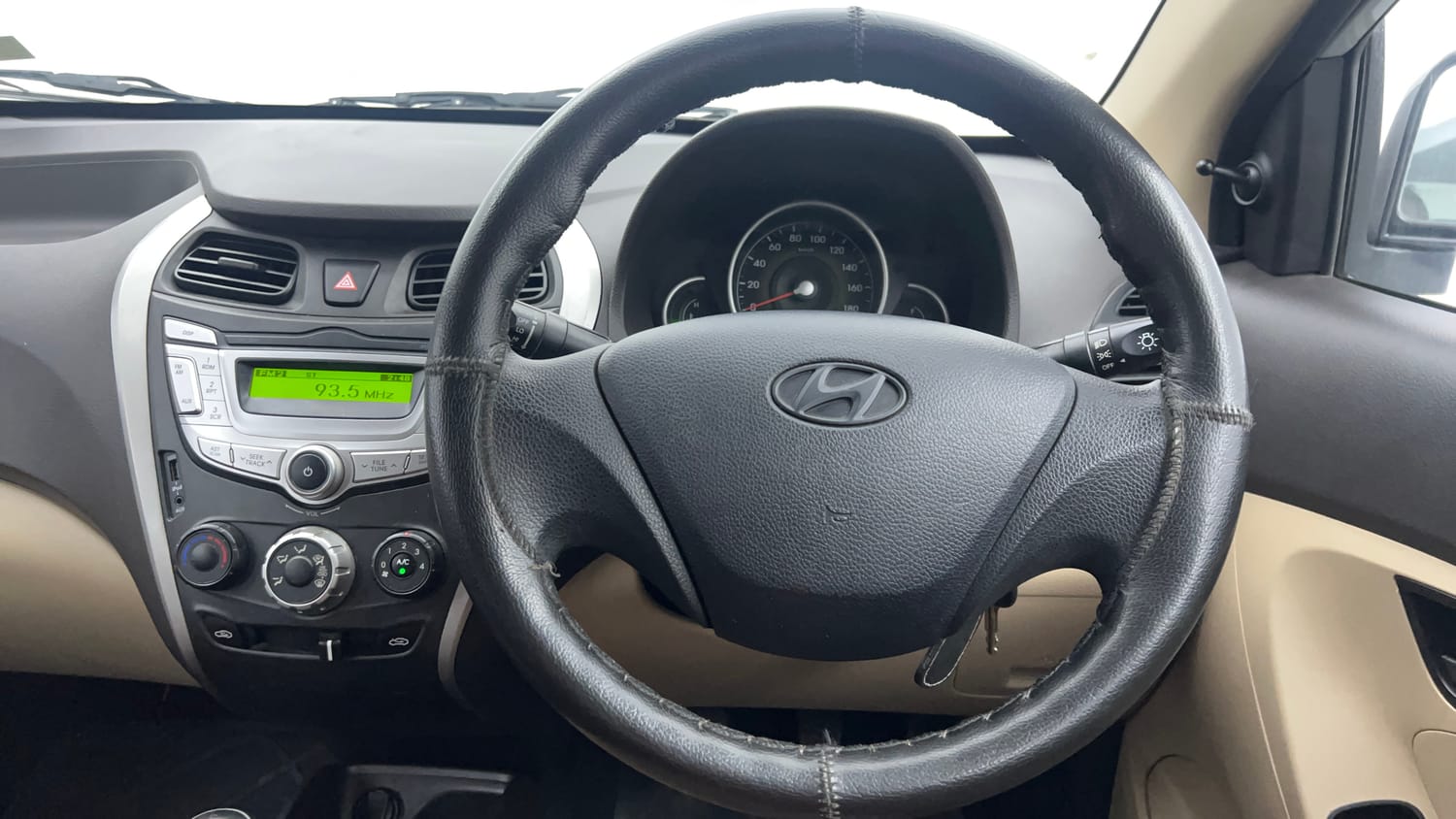 Used 2015 Hyundai Eon Magna + Petrol Manual interior STEERING VIEW
