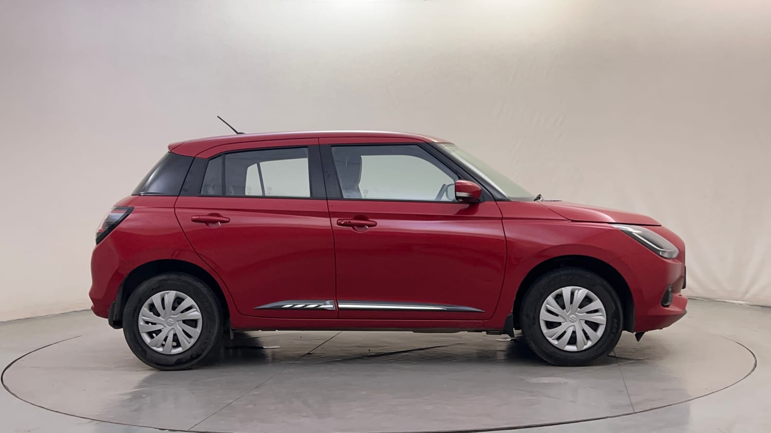Used 2024 Maruti Suzuki Swift VXi Petrol Manual exterior RIGHT SIDE VIEW