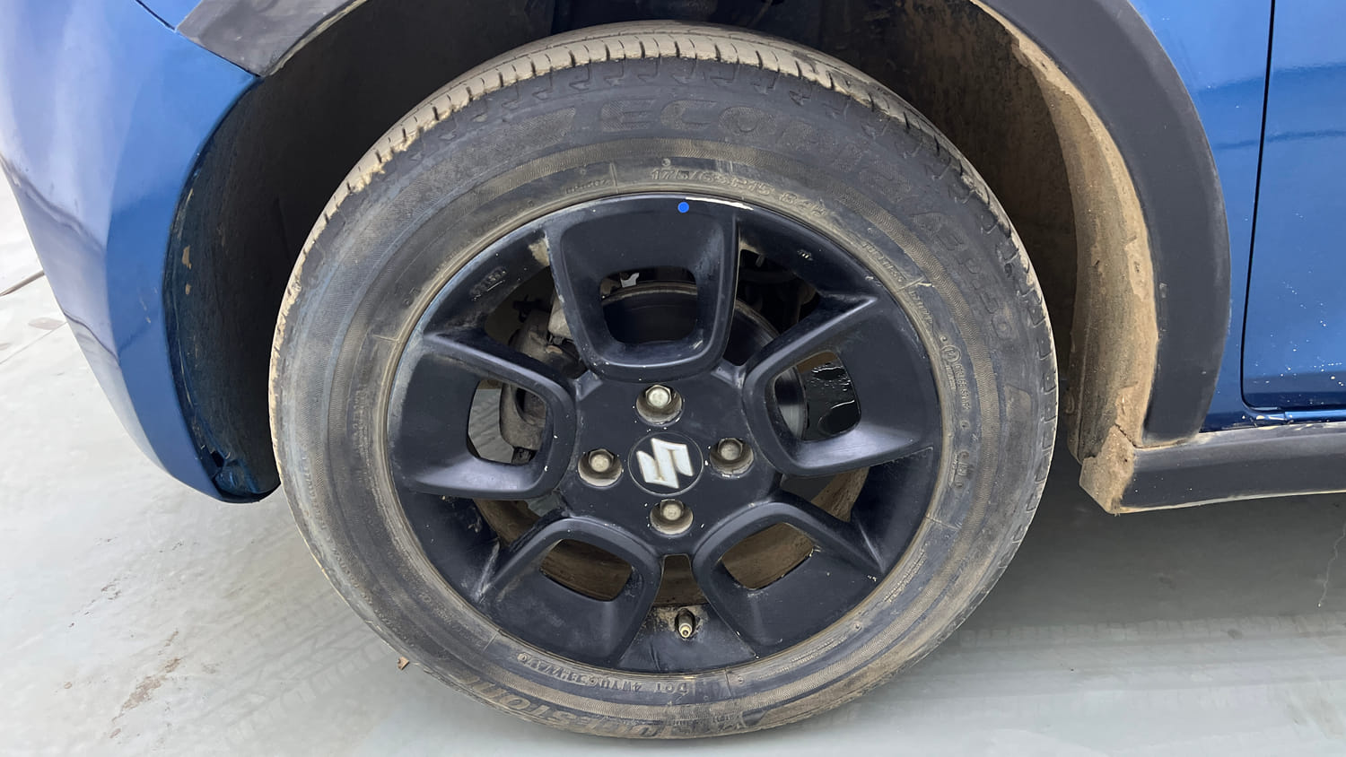 Used 2018 Maruti Suzuki Ignis Zeta 1.2 AMT Petrol Automatic tyres LEFT FRONT TYRE RIM VIEW