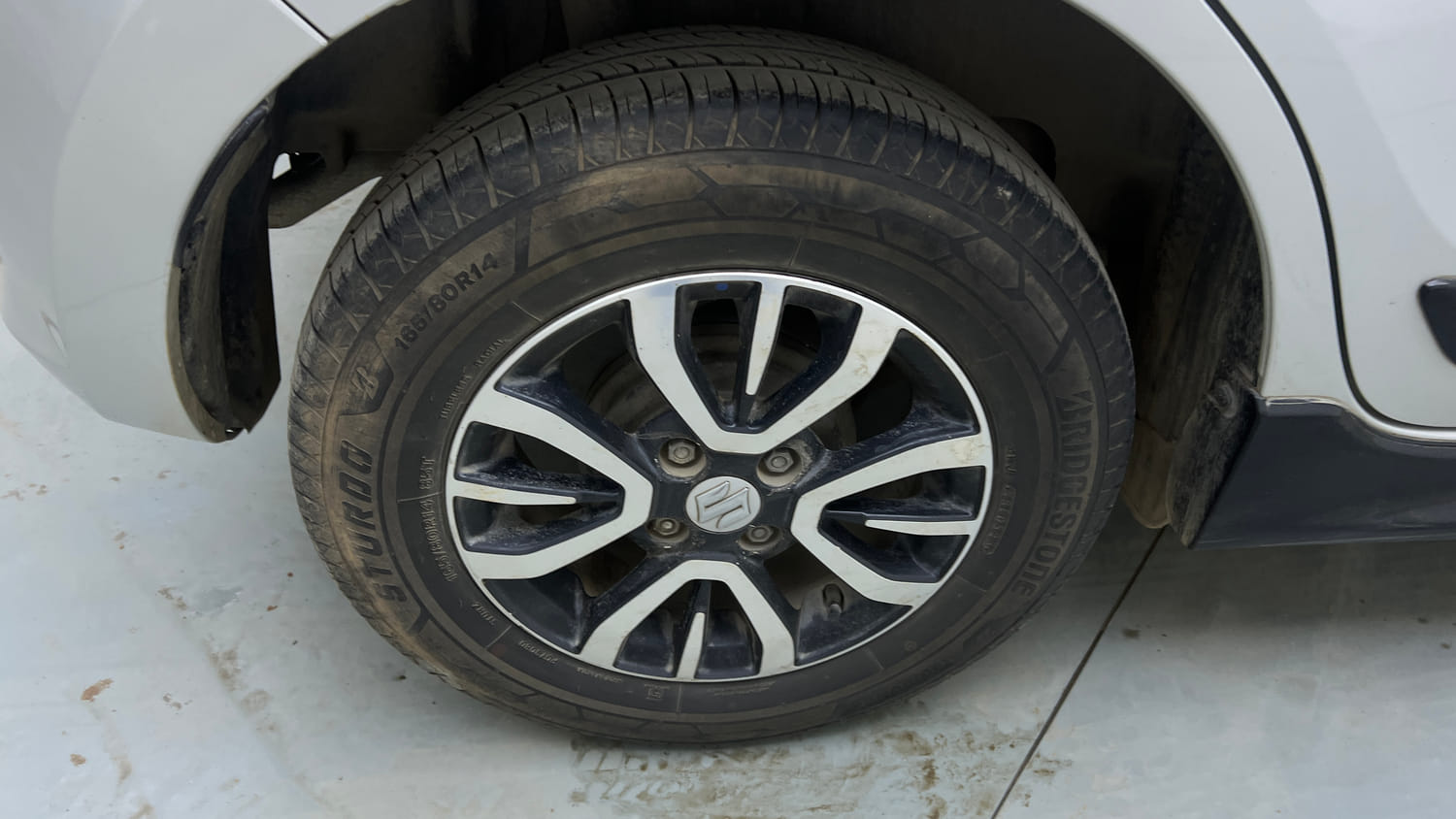 Used 2019 Maruti Suzuki Swift VDi Diesel Manual tyres RIGHT REAR TYRE RIM VIEW