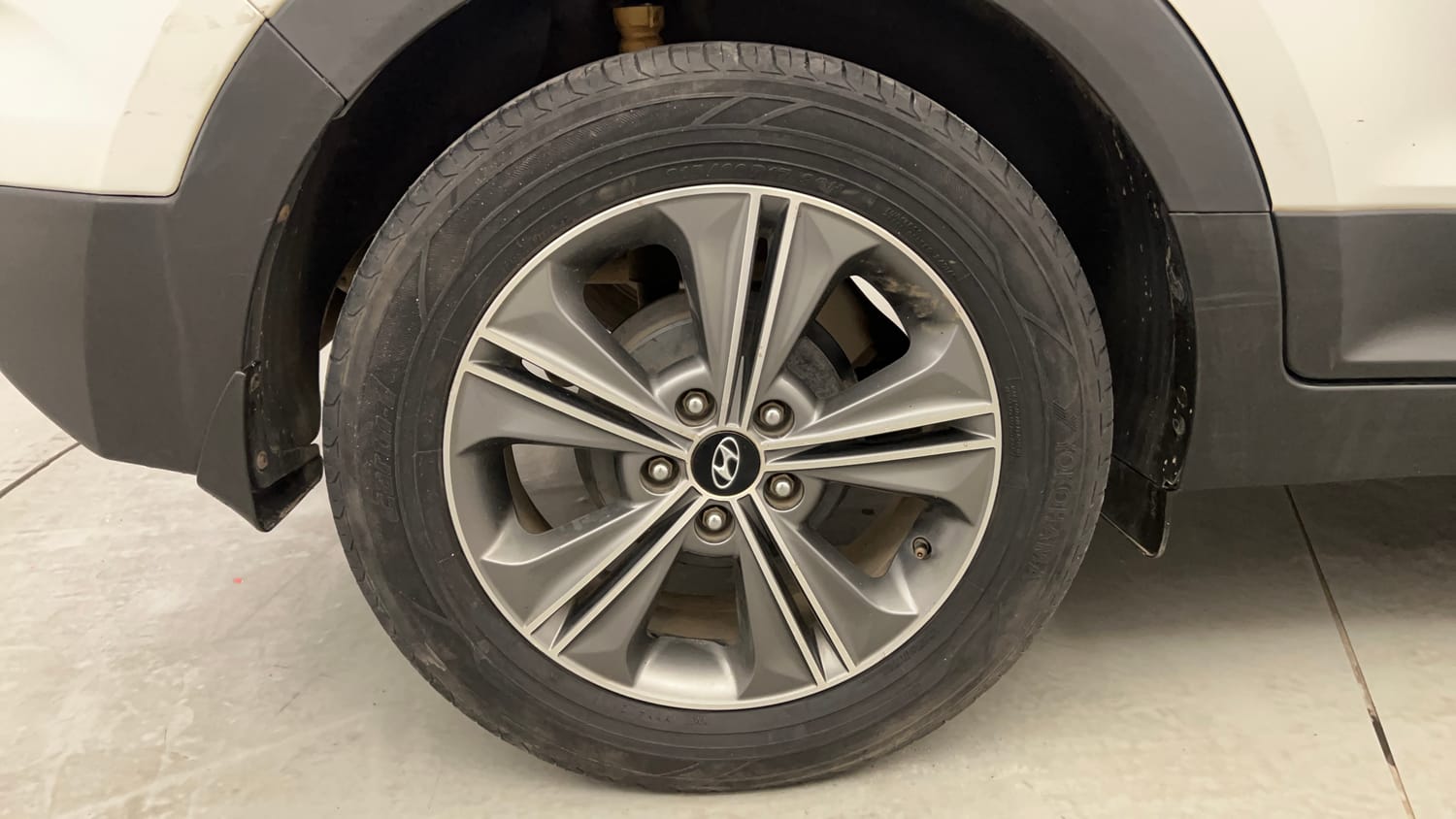 Used 2016 Hyundai Creta 1.6 SX Plus AT Diesel Automatic tyres RIGHT REAR TYRE RIM VIEW
