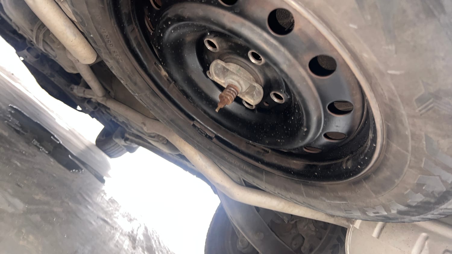 Used 2016 Mahindra XUV500 W4 Diesel Manual tyres SPARE TYRE VIEW