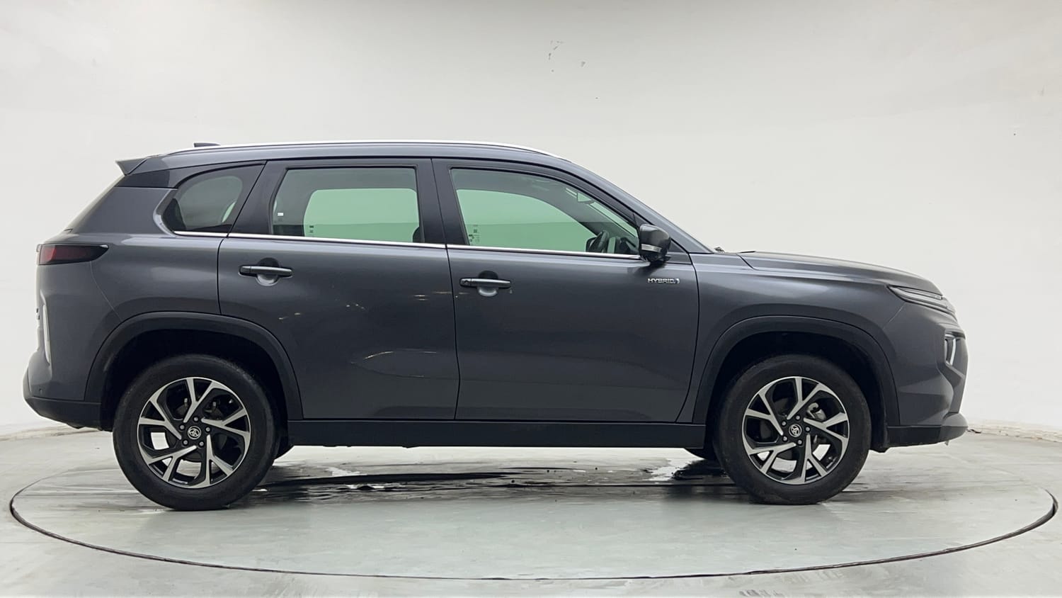 Used 2025 Toyota Urban Cruiser Hyryder V Hybrid Hybrid Automatic exterior RIGHT SIDE VIEW