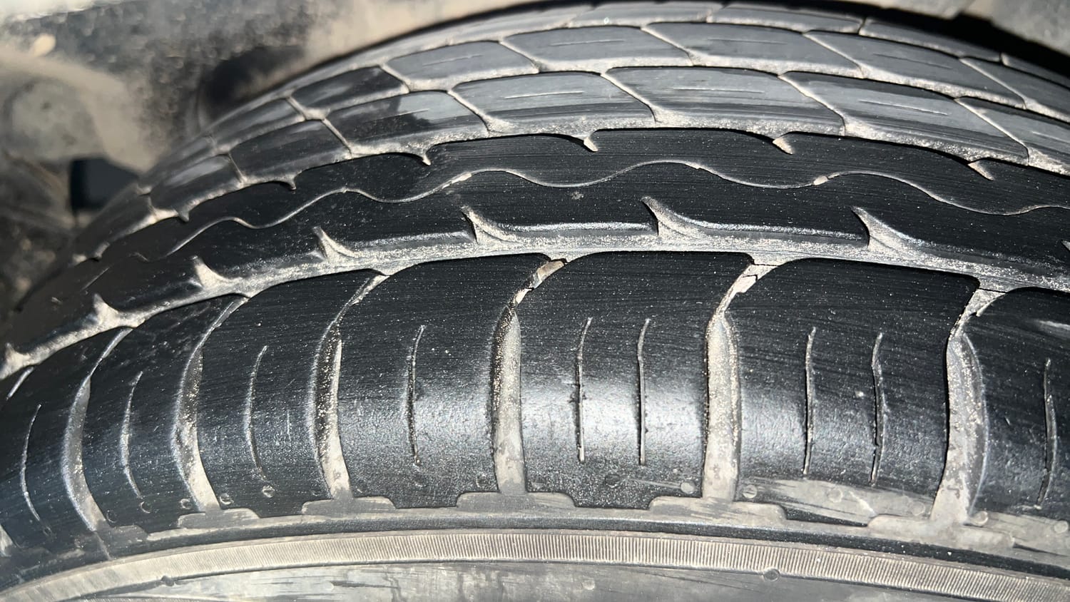 Used 2019 Maruti Suzuki New Ertiga ZXi Plus Petrol Manual tyres LEFT REAR TYRE TREAD VIEW