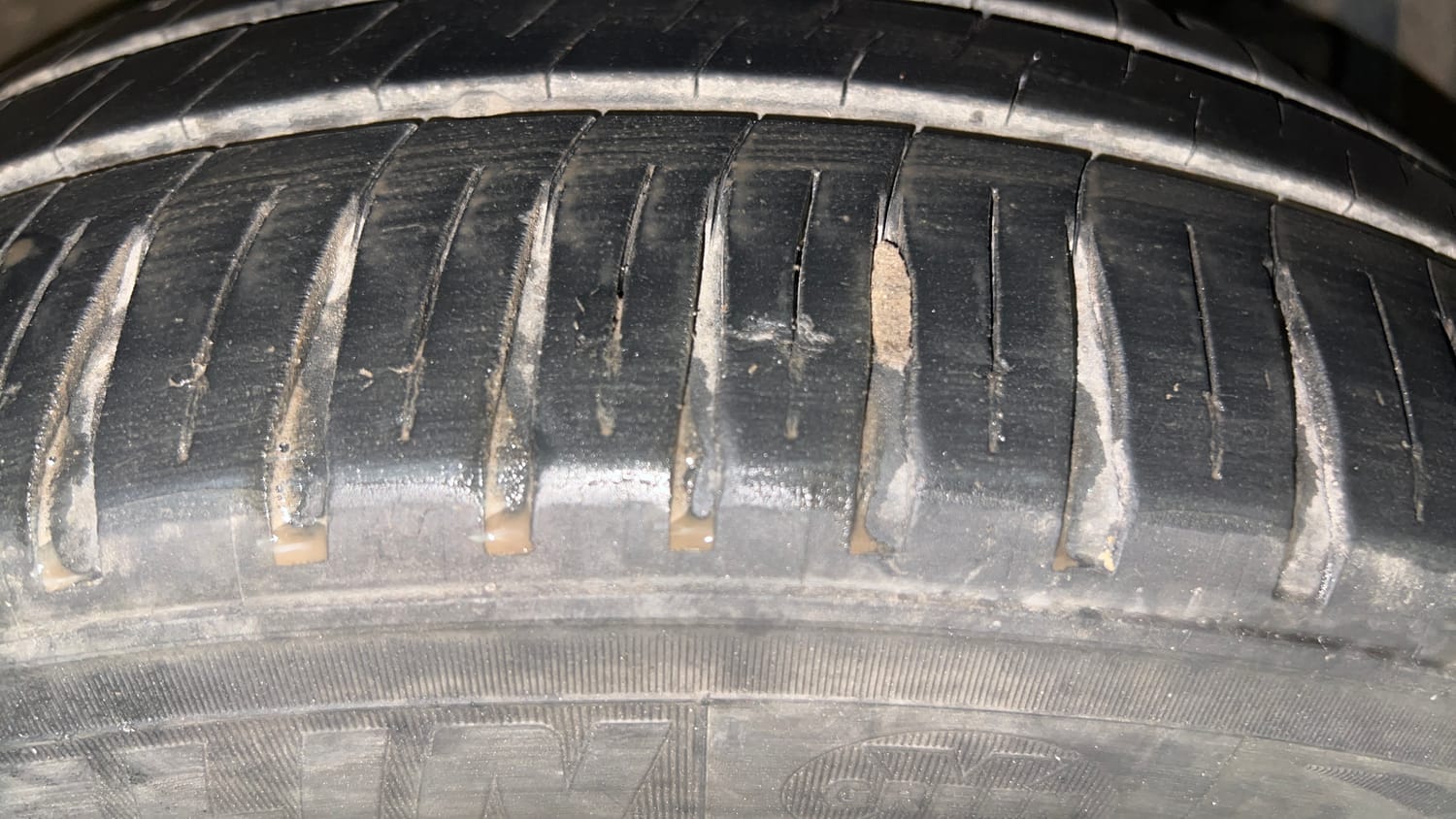 Used 2017 Maruti Suzuki Ciaz Zeta 1.3 Hybrid Diesel Manual tyres RIGHT FRONT TYRE TREAD VIEW