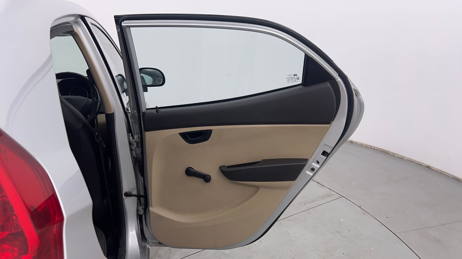 Used 2015 Hyundai Eon Magna + Petrol Manual interior RIGHT REAR DOOR OPEN VIEW