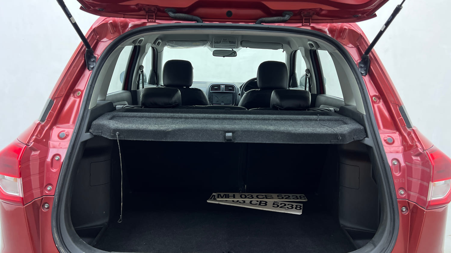 Used 2016 Maruti Suzuki Vitara Brezza [2016-2020] ZDi Diesel Manual interior DICKY INSIDE VIEW